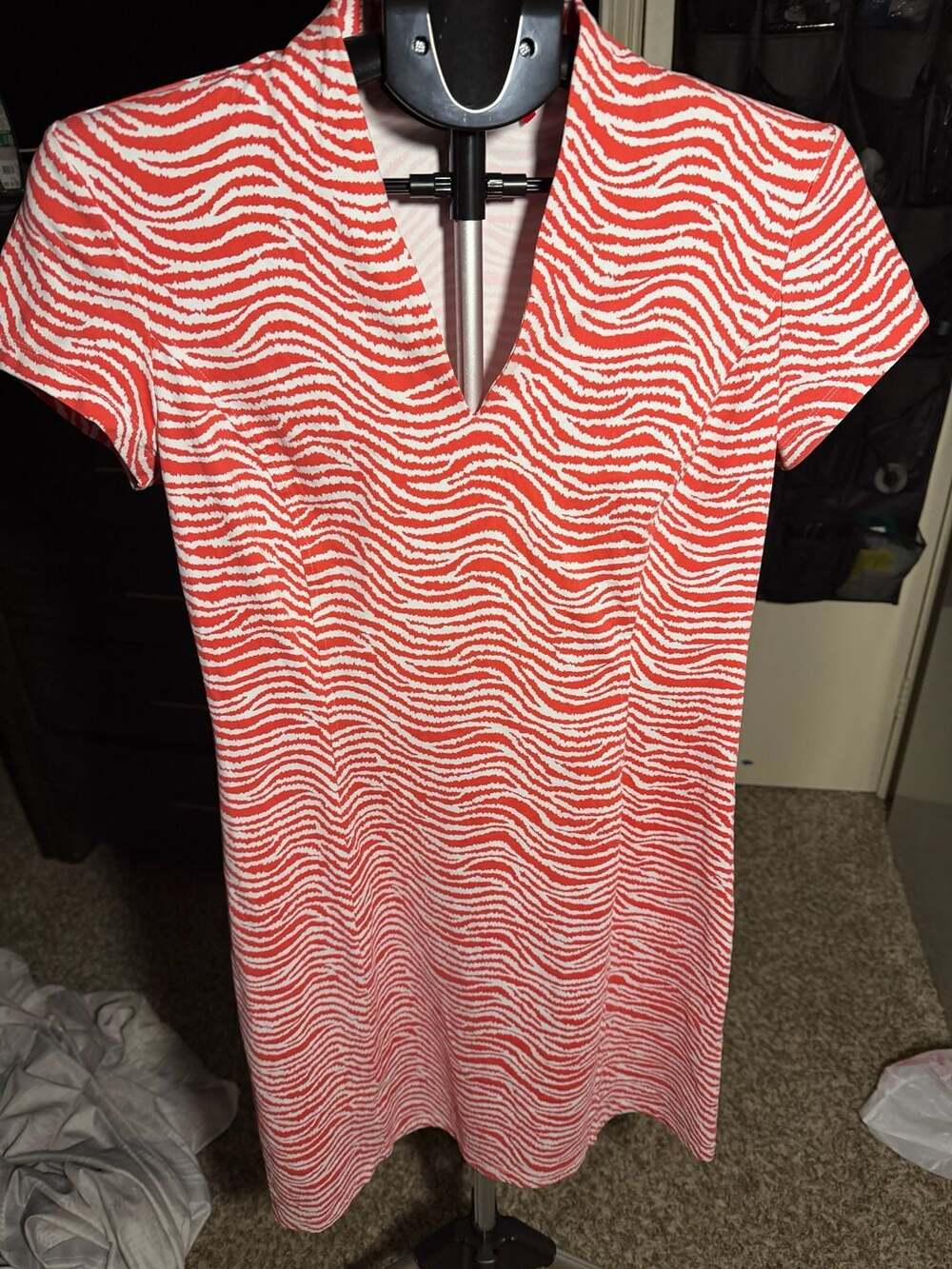 J.McLaughlin Red and White Zebra Print Short Sleeve V-Neck Dress